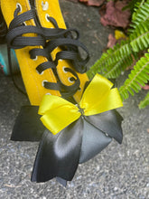 Load image into Gallery viewer, Clip-on Skate Bows - Custom Made to Order