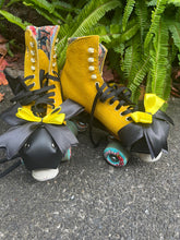 Load image into Gallery viewer, Clip-on Skate Bows - Custom Made to Order