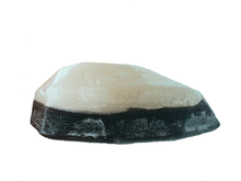 Load image into Gallery viewer, LIMITED EDITION Keaskates Geo Heart Wax - White and Black
